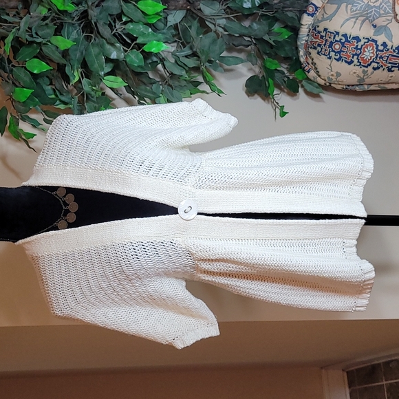 Beautiful sweater! - Picture 1 of 7